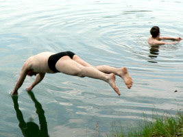 Вот так вот можно нырять. Вниз головой.