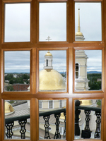 Собор в окне часового яруса.