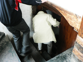 Дверка с часового яруса. Берегите головы...