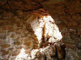 Боковой выход в погребе.