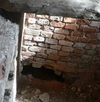 А эта дыра - куда ведет? 