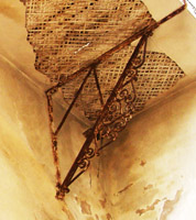 Уголок, поддерживающий балкон